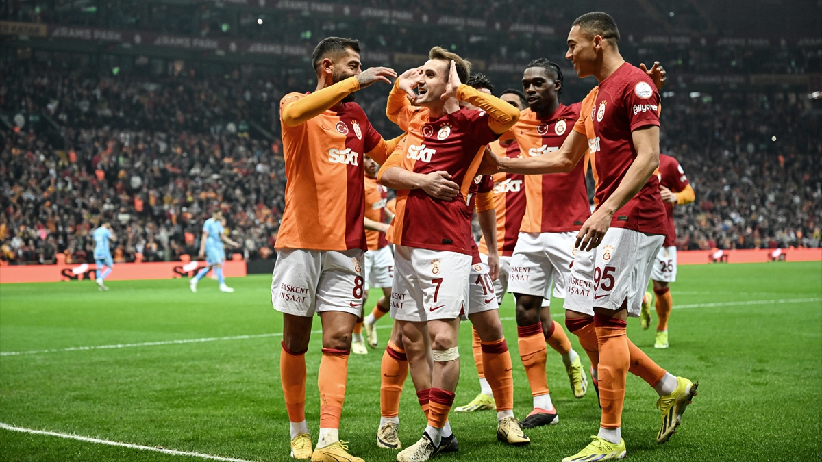 Galatasaray - Fatih Karagümrük maçının ilk 11'leri