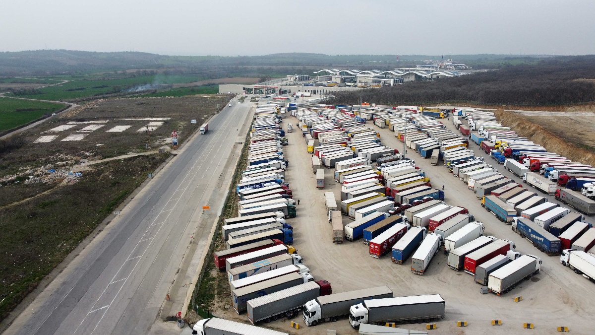 Edirne'de tır kuyruğu: Kontroller artırıldı