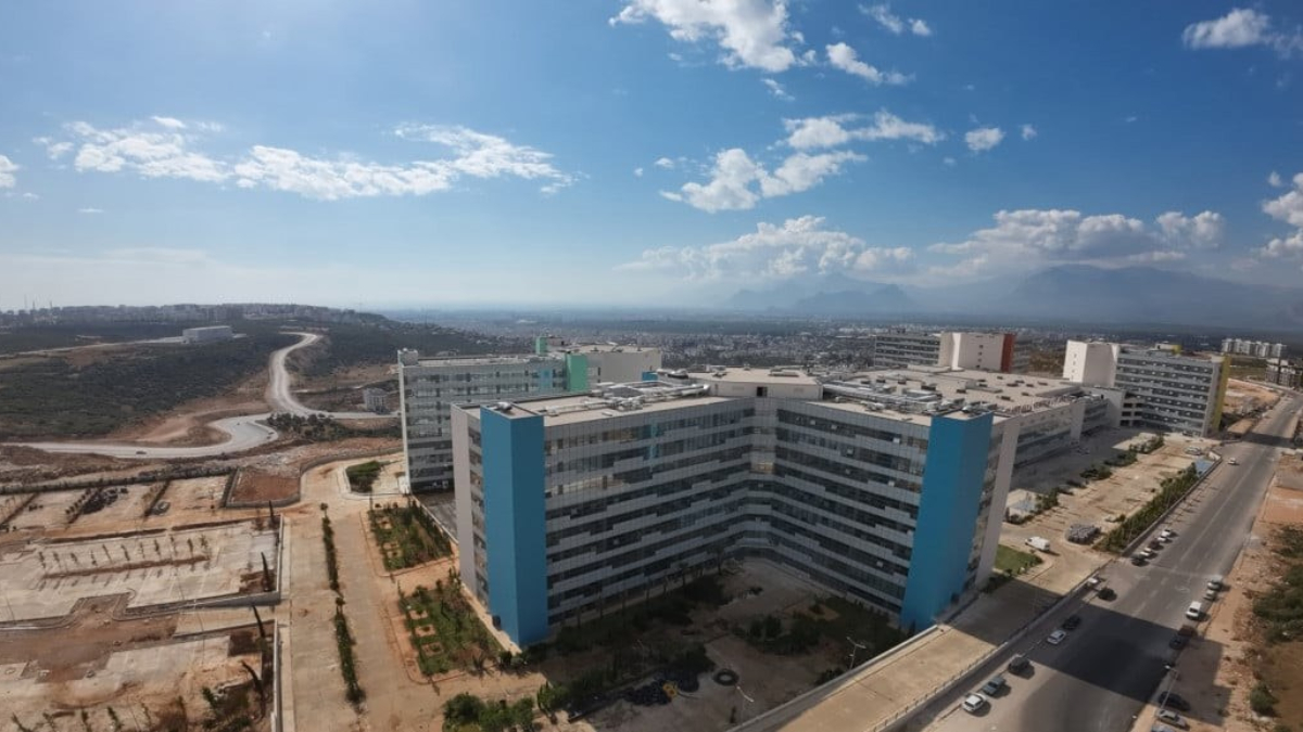 Fahrettin Koca paylaştı: Antalya Şehir Hastanemiz yarın açılıyor