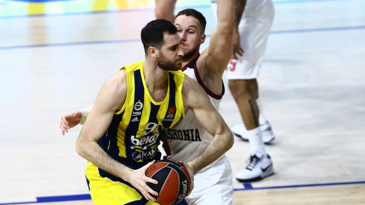 Fenerbahçe rekorlar gecesinde Baskonia'yı mağlup etti