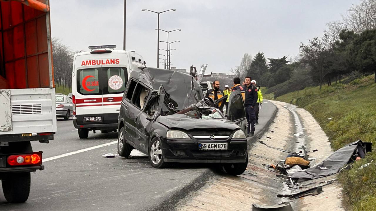 İstanbul'da zincirleme trafik kazası: 2 ölü 4 yaralı