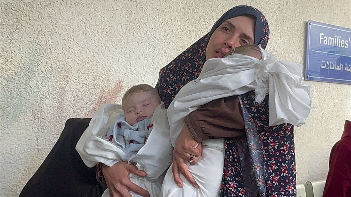İsrail ordusu Gazze'de insani yardım için bekleyen halka saldırdı: Çok sayıda can kaybı var