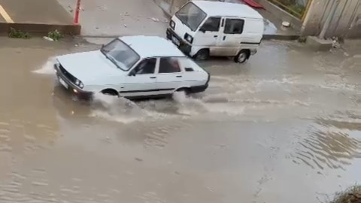Adana'da sağanak yağmur sonrası sel baskınları oldu