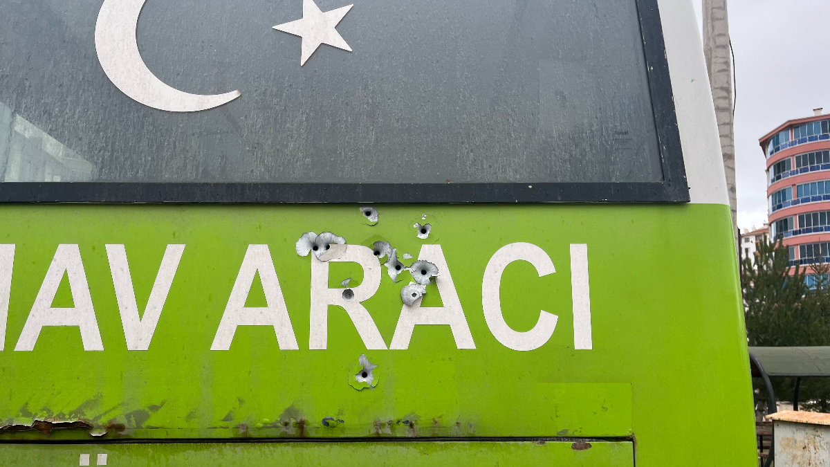 Ankara'da minibüse silahlı saldırı: 3 kişi yaralandı