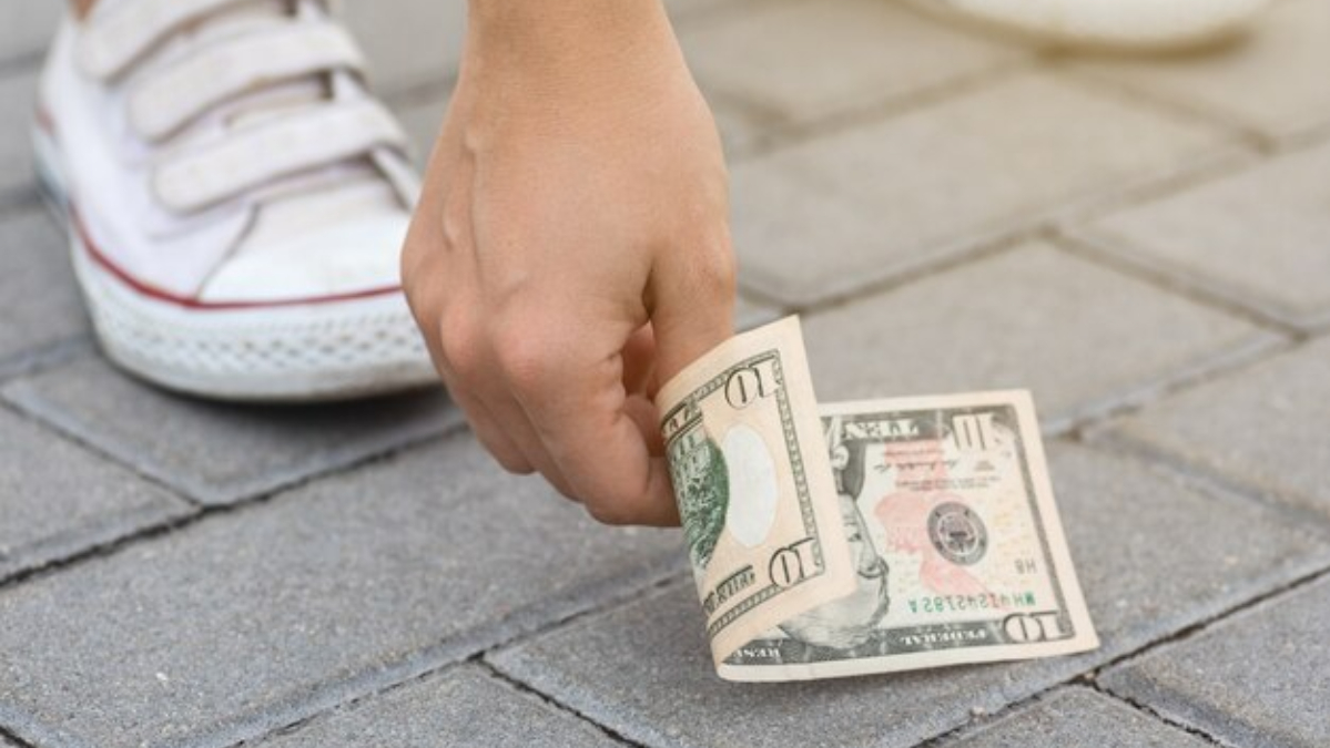 Paraları cüzdanda değil sokakta saklıyorlar! O şehirlerde başını yerden kaldıran parayı es geçiyor…