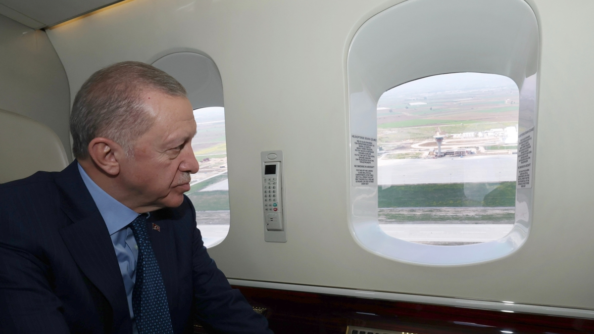 Cumhurbaşkanı Erdoğan, Çukurova Havalimanı'nı havadan inceledi