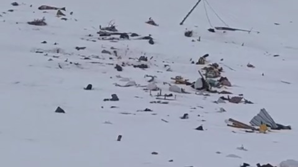 Rize'de çığ düştü: 2 ev hasar gördü