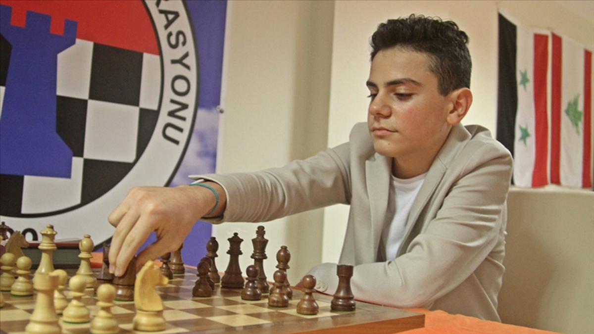 15 yaşındaki Ediz Gürel, ikili zafere ulaşarak satranç dünyasını salladı