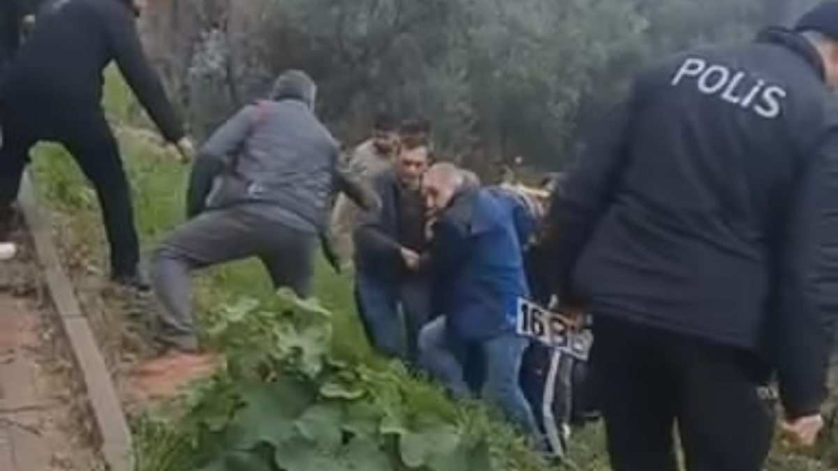 Bursa'da araç şarampole yuvarlandı: 3 yaralandı