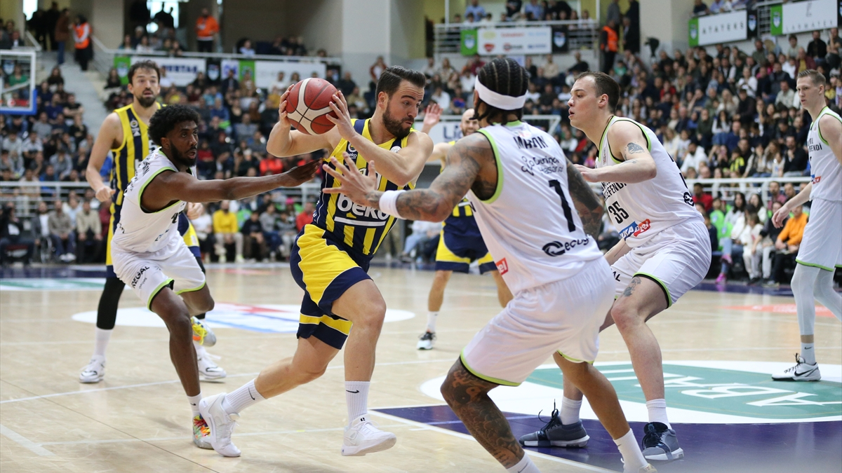 Fenerbahçe, Merkezefendi Belediyesi Basket'i rahat yendi