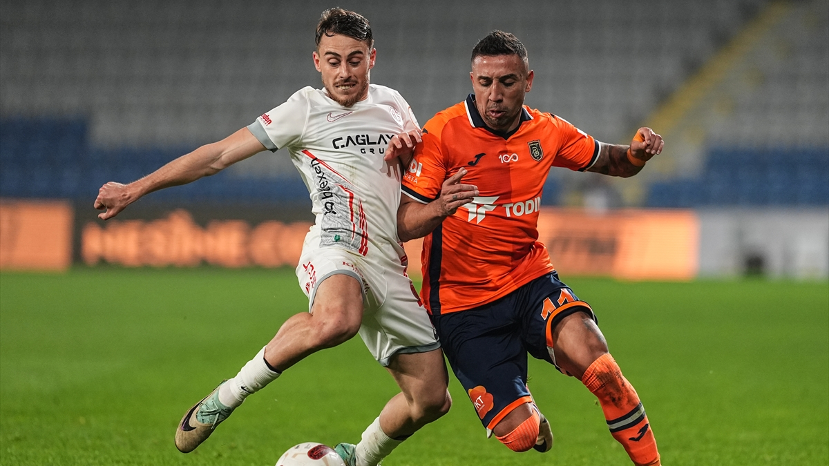 Başakşehir, Antalyaspor'u tek golle yendi