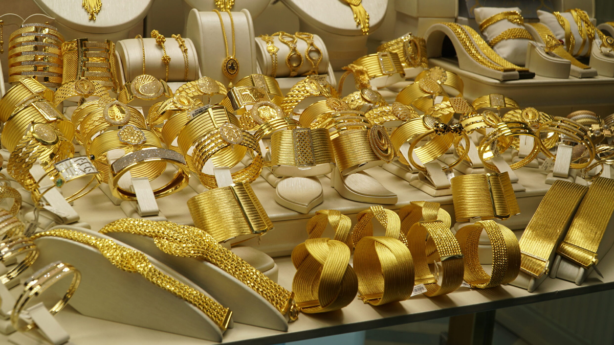 Burmalar geride kaldı, şimdi şarnel bilezik çağı! Gören kuyumcuya koşuyor… İşte fiyatları