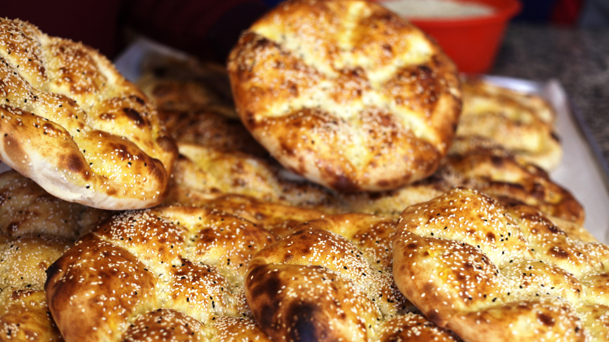 Pofur pofur Ramazan pidesi! Bu tarifi yapın, fırına uğramayın...