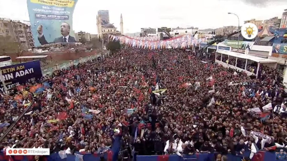 Cumhurbaşkanı Erdoğan, İzmir'de coşkuyla karşılandı