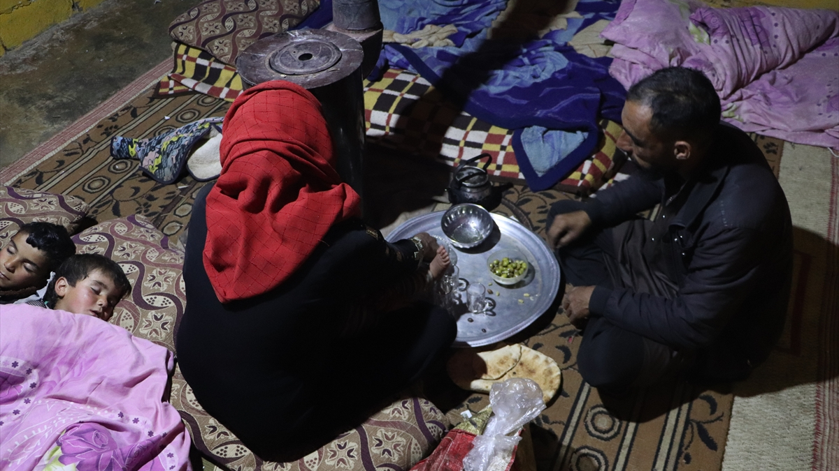 Suriye'nin kuzeyinde ilk sahur: Farklı şeyler yemek isterdik ama imkanımız kısıtlı