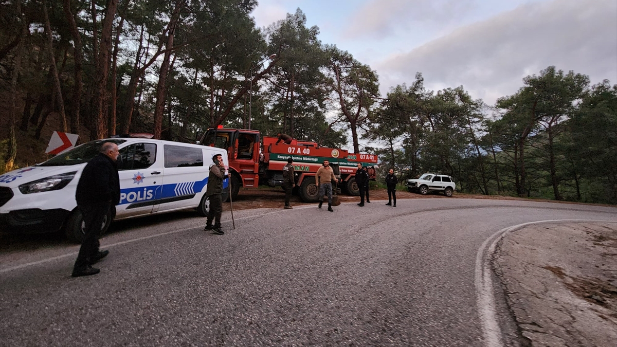 Antalya'da ormanlık alanda yangın