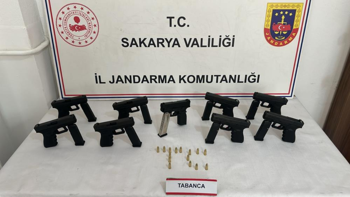 Sakarya'da jandarmanın durdurduğu araçtan cephanelik çıktı