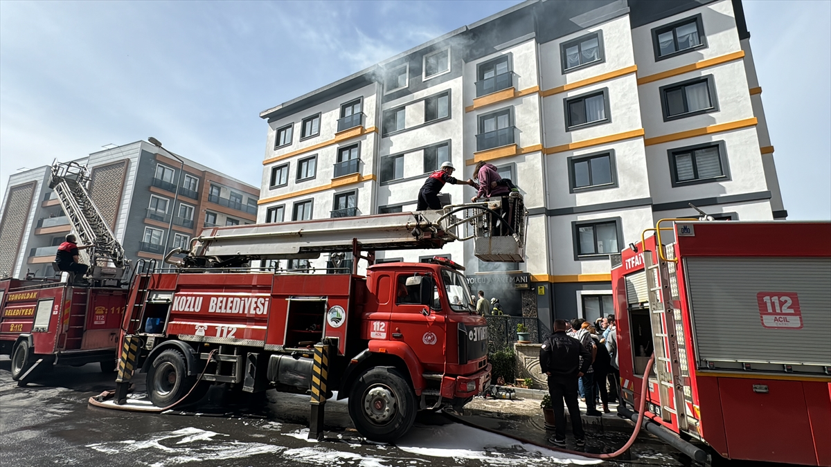 Zonguldak'ta apartman dairesinde yangın: 10 kişi dumandan etkilendi