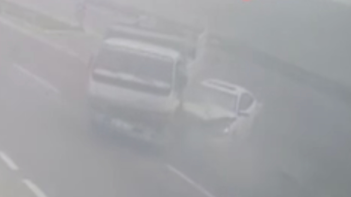 Balıkesir'de hatalı dönüş yapan kamyonete otomobil çarptı: 3 yaralı