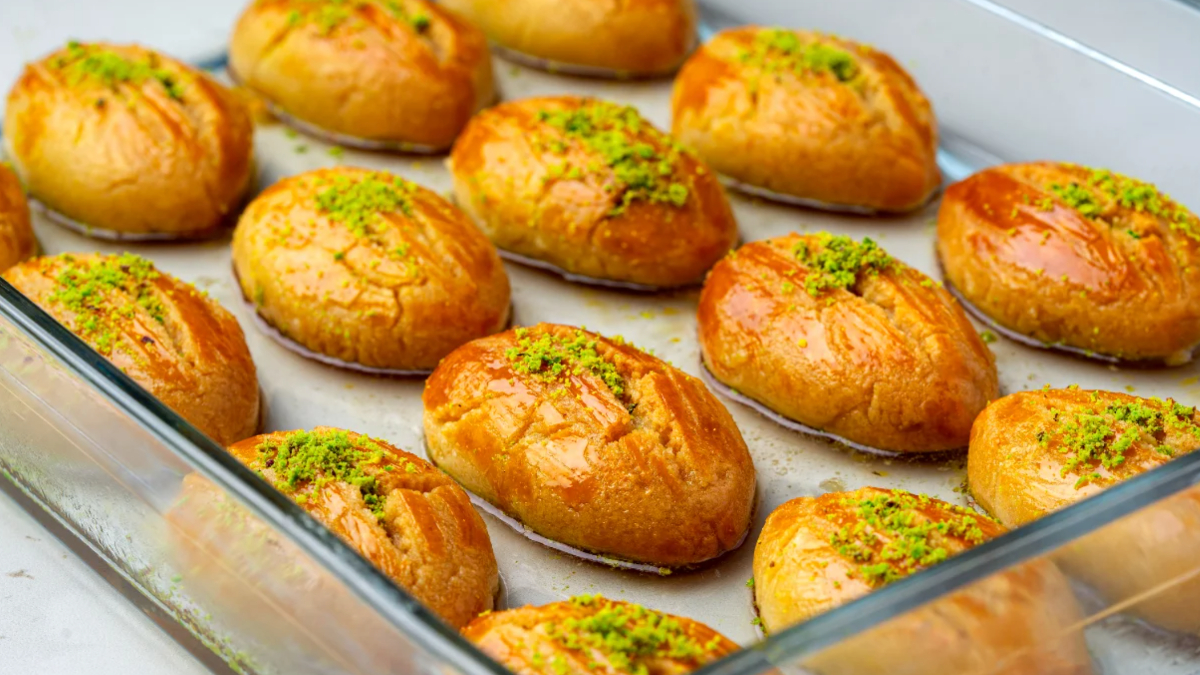 Komşular tarif için sıraya girecek! İşte pastane usulü şekerpare tarifi...