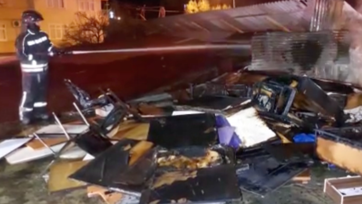 Samsun'da eşya dolu depo cayır cayır yangı: 200 bin TL'lik maddi zarar