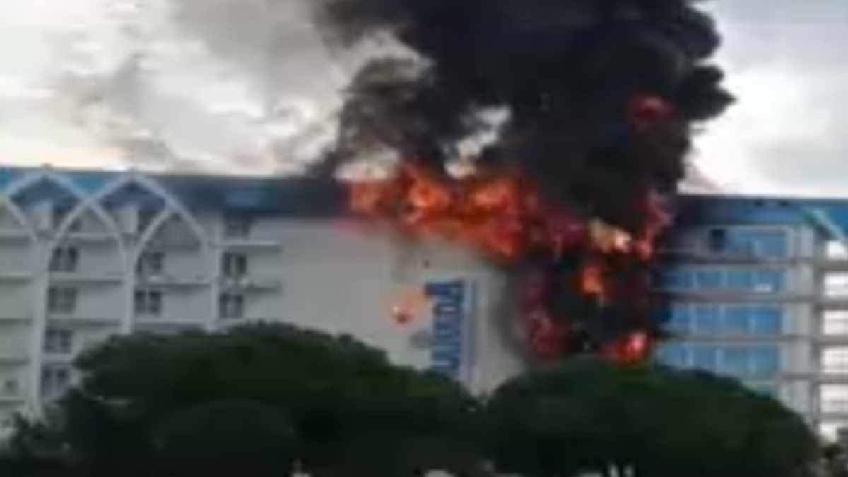 Antalya'da tadilat yapılan 5 yıldızlı otelde yangın