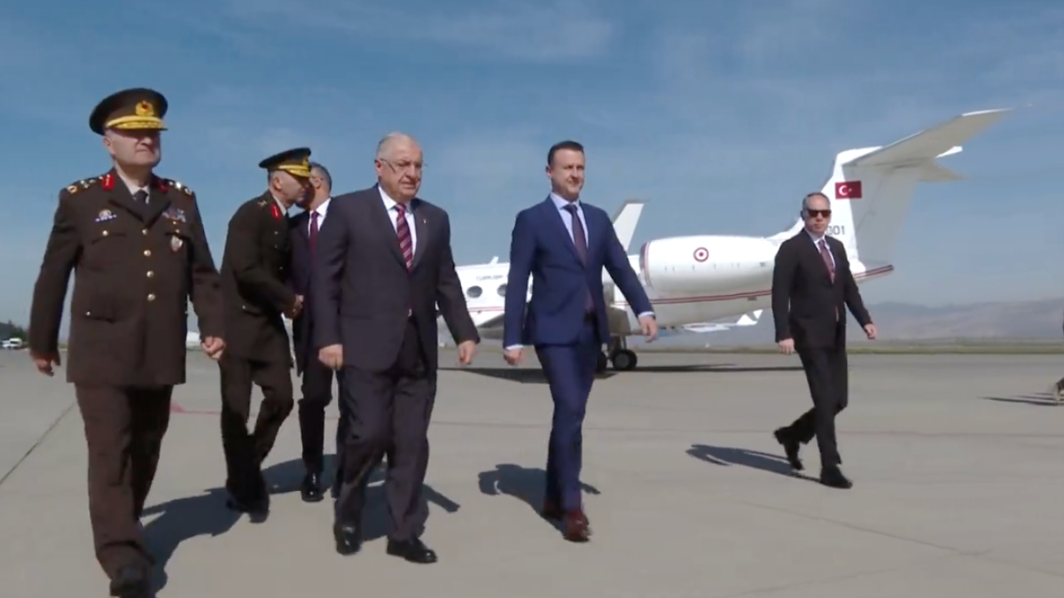 Milli Savunma Bakanı Güler sınır hattında