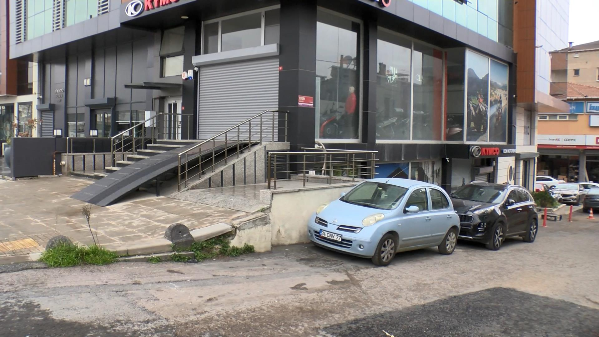 İstanbul'da iş yerine düzenlenen silahlı saldırıda 2 kişi yaralandı