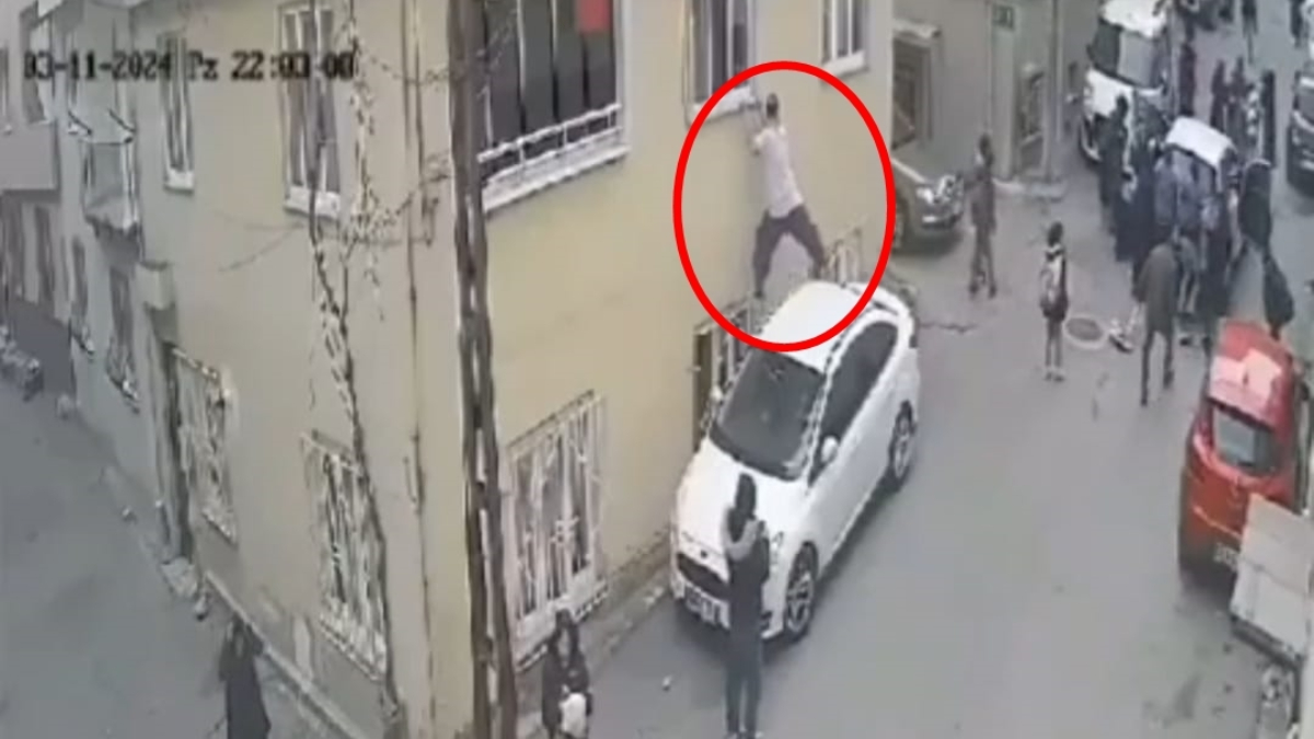Bursa'da küçük kız otomobilin altında kaldı: Pencereden atlayarak yardımına koştu