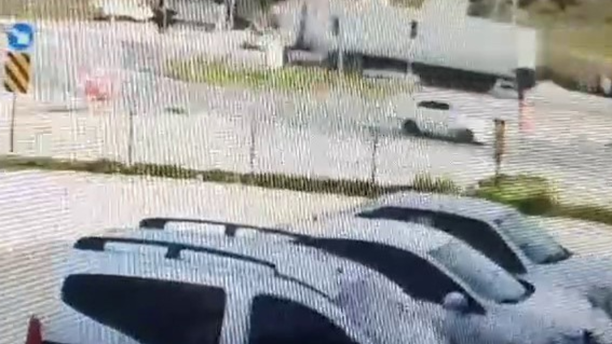 Antalya'da kırmızı ışıkta geçen tır faciaya neden oluyordu