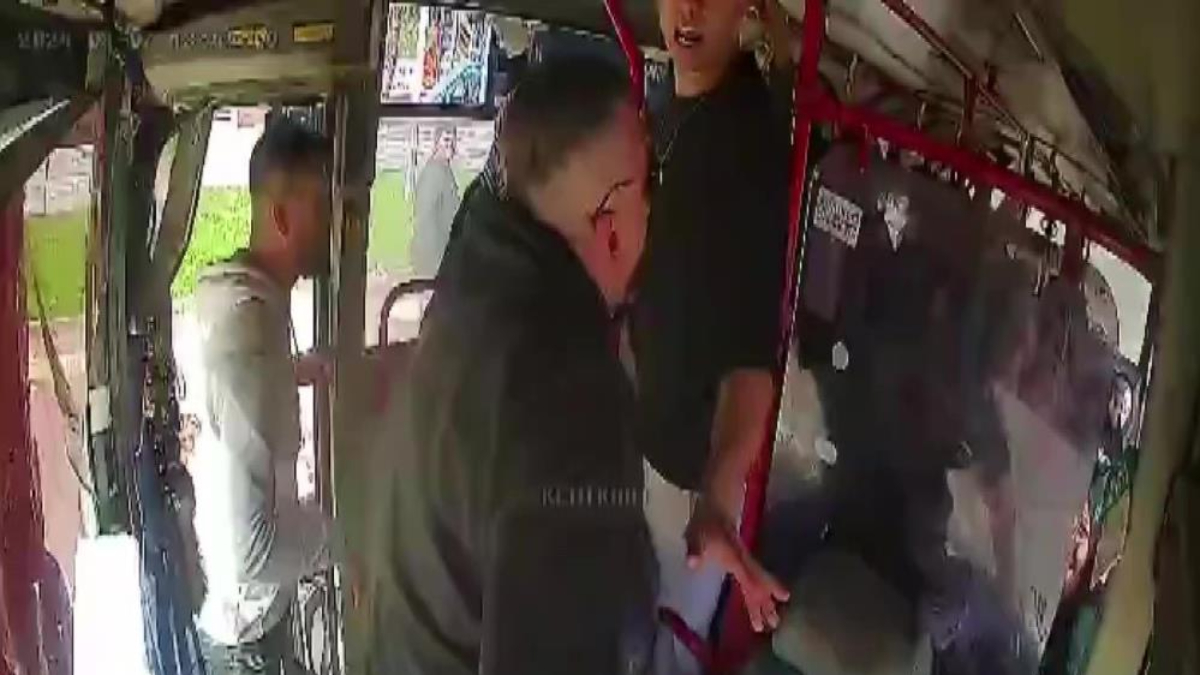 Adana'da şoför yolcuya sopayla saldırdı