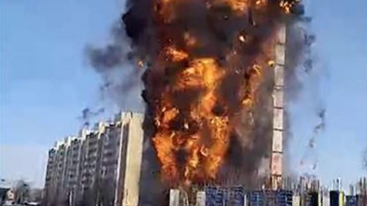 Rusya'da inşaat halindeki bina yandı
