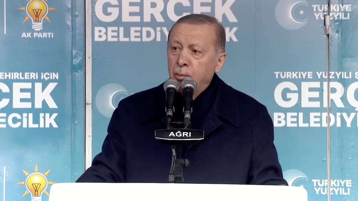 Cumhurbaşkanı Erdoğan, Ağrı'da coşkulu bir kalabalık tarafından karşılandı