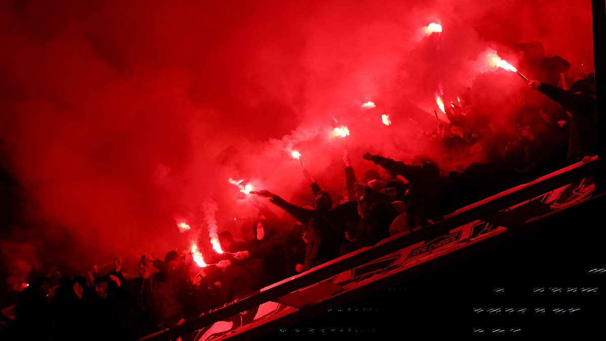 Fenerbahçe'ye UEFA'dan taraftar yasağı