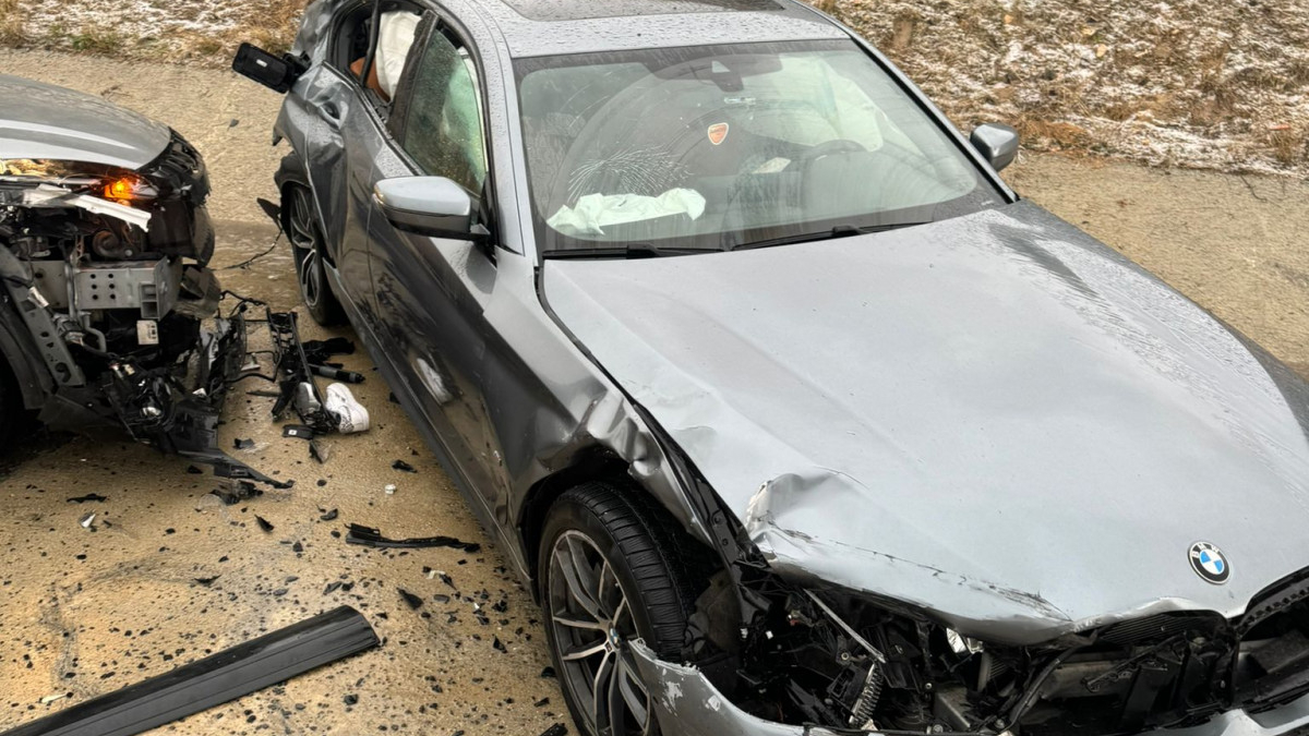 Aksaray'da kazaya yapan otomobilden inen anne- oğula başka araç çarptı