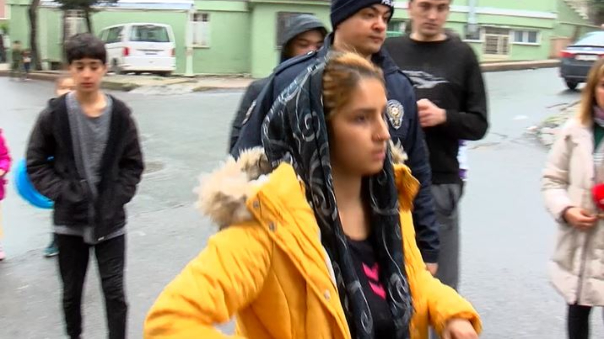 İstanbul'da iki küçük çocuk yangında mahsur kaldı: Anneleri gözaltına alındı