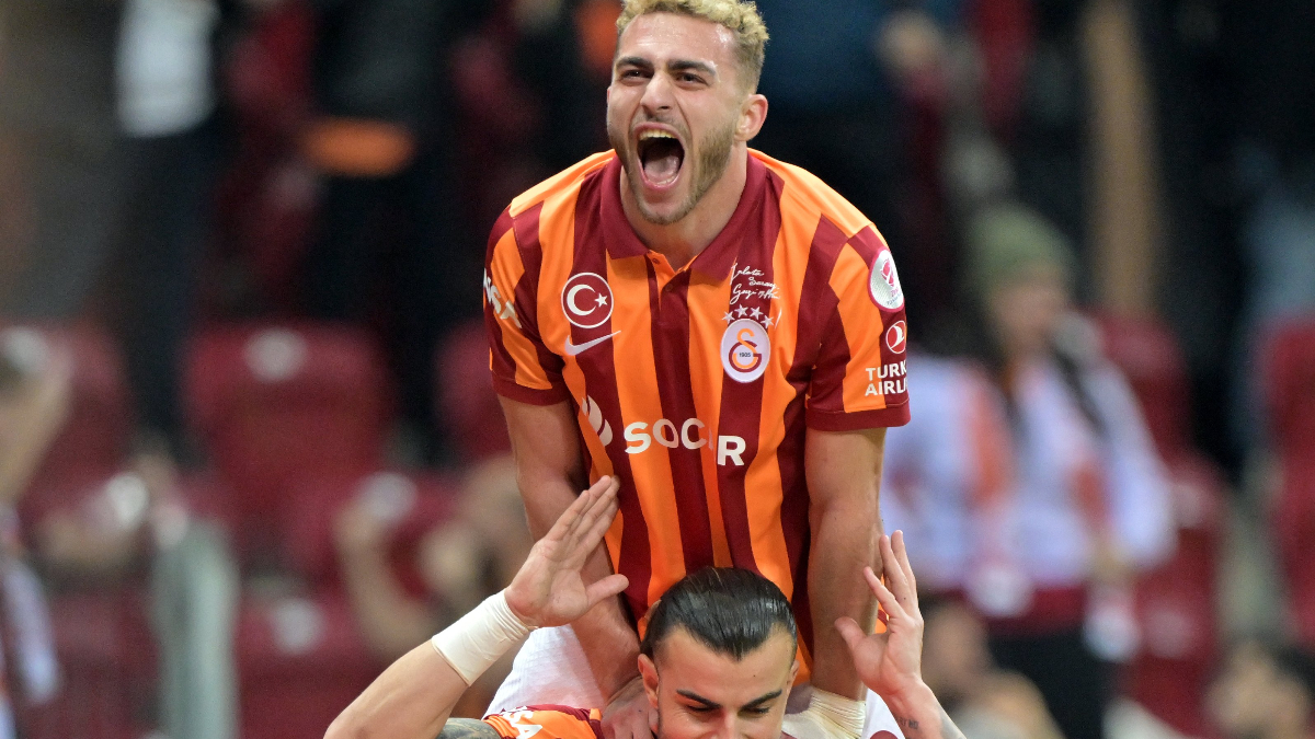 Galatasaray, iki oyuncusunun sözleşmesini uzatıyor