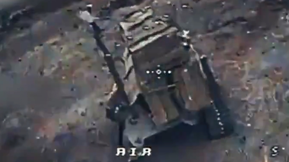 Ukrayna'nın kamikaze İHA'sı, Rusya'ya ait insansız kara aracını imha etti