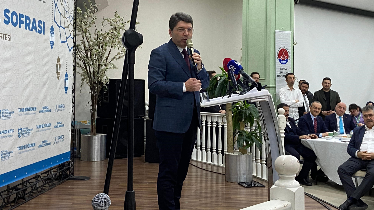 Adalet Bakanı Tunç: Darbecilerin yaptığı anaysa ile yürüyemeyiz