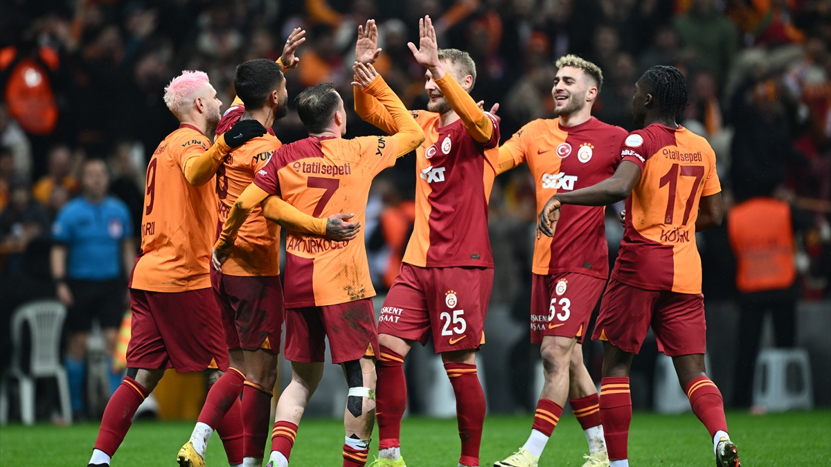 Kasımpaşa - Galatasaray maçının ilk 11'leri