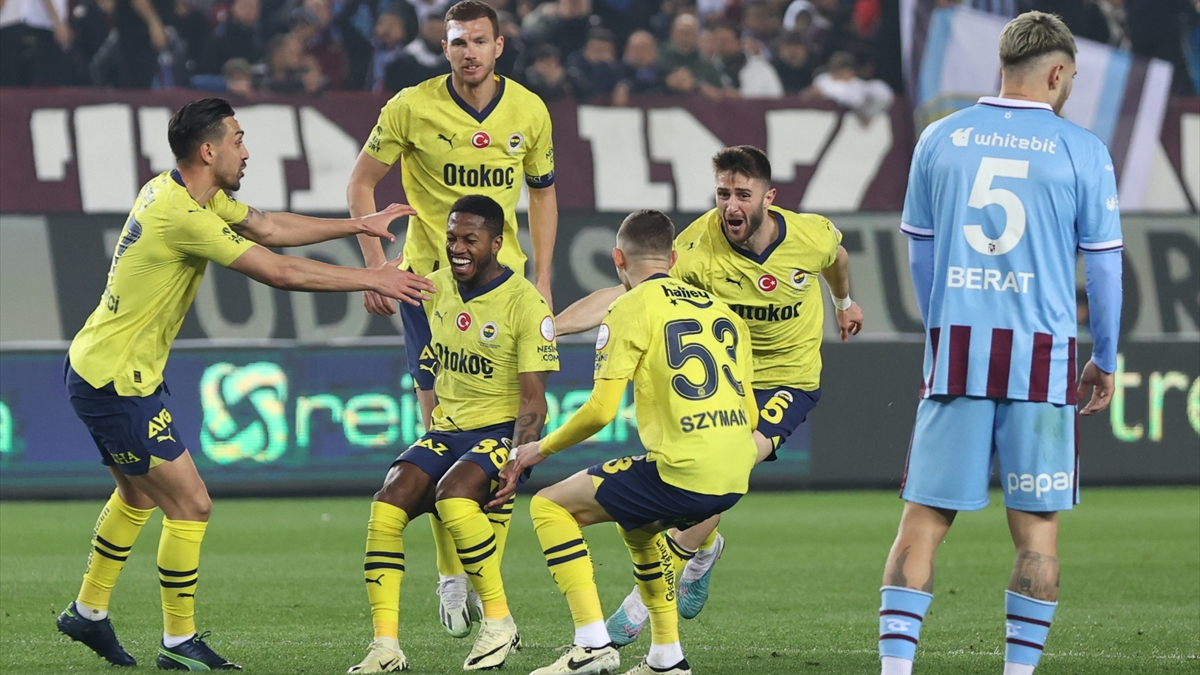 Fenerbahçe, Trabzonspor deplasmanında üç puanı 3 golle aldı