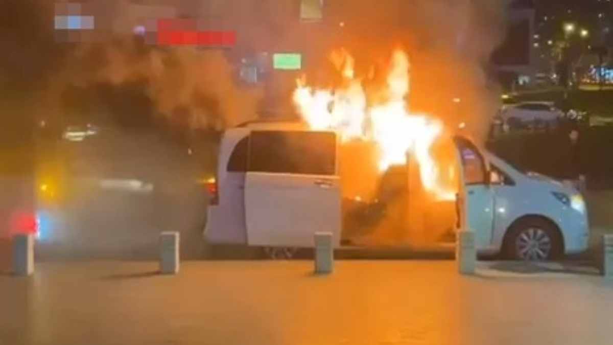 Bursa'da seçim minibüsünde yangın