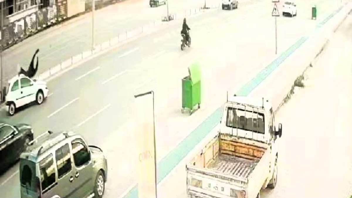 Denizli'de kazada havaya savrulan adam hayatını kaybetti