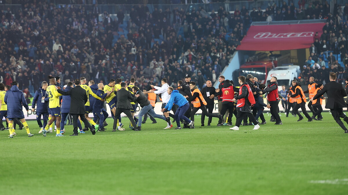 FIFA'dan Trabzonspor - Fenerbahçe açıklaması: Sorumlular ceza almalı