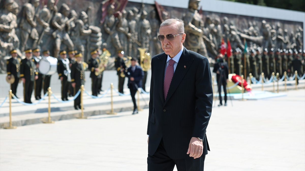 Cumhurbaşkanı Erdoğan Çanakkale'de şehitler abidesindeki törene katıldı