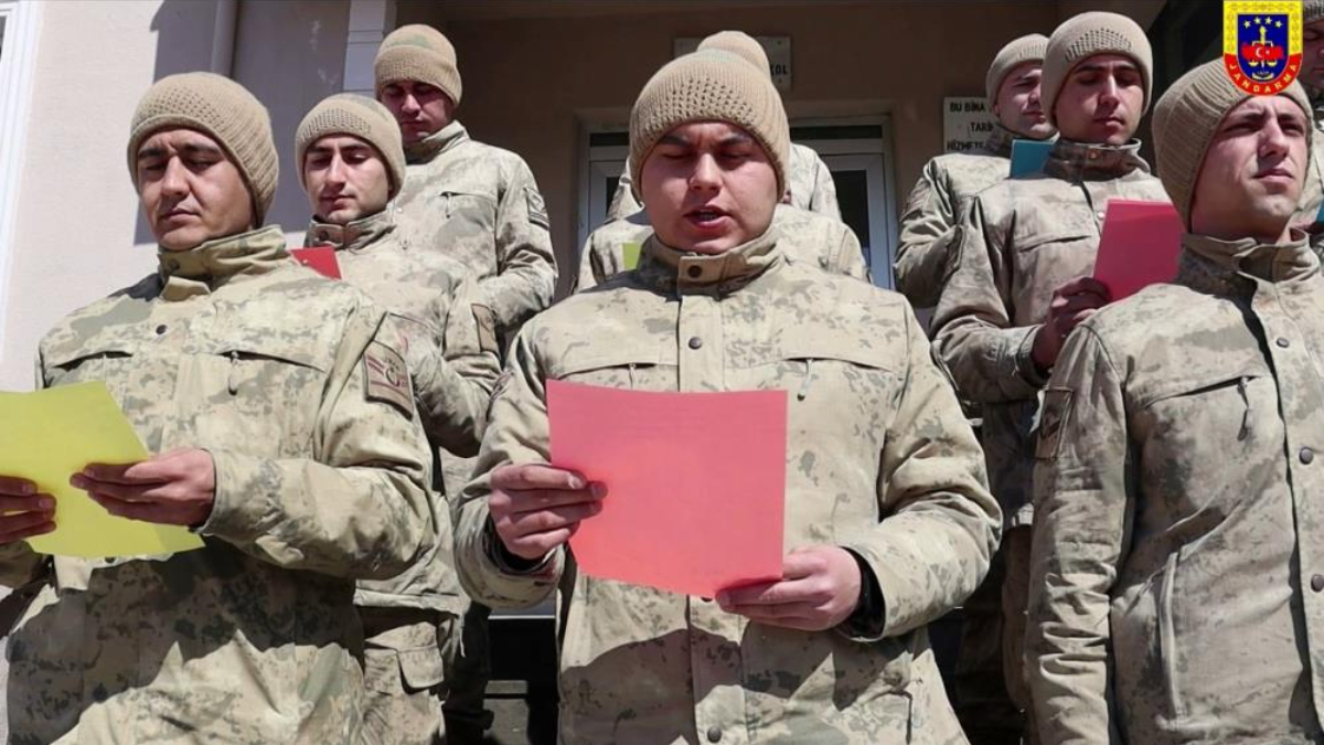 Türkiye-İran sınırında görevli askerlere çocuklardan duygulandıran mektuplar