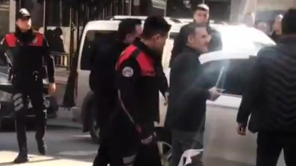 İstanbul'da'da trafikte tartıştığı sürücüyü bacağından vurdu