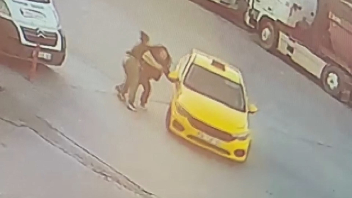 Küçükçekmece'de taksici ile kadın yolcu birbirine girdi