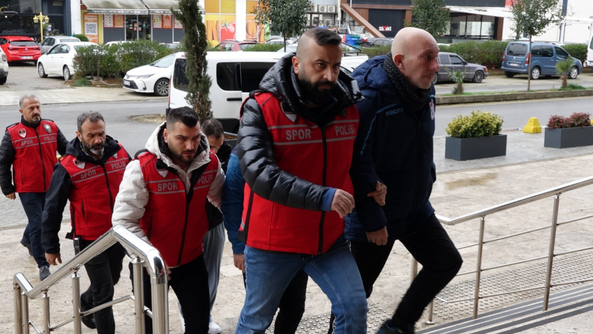 Trabzon'da olaylı maçta sahaya giren şüphelilerden 7'si adliyede