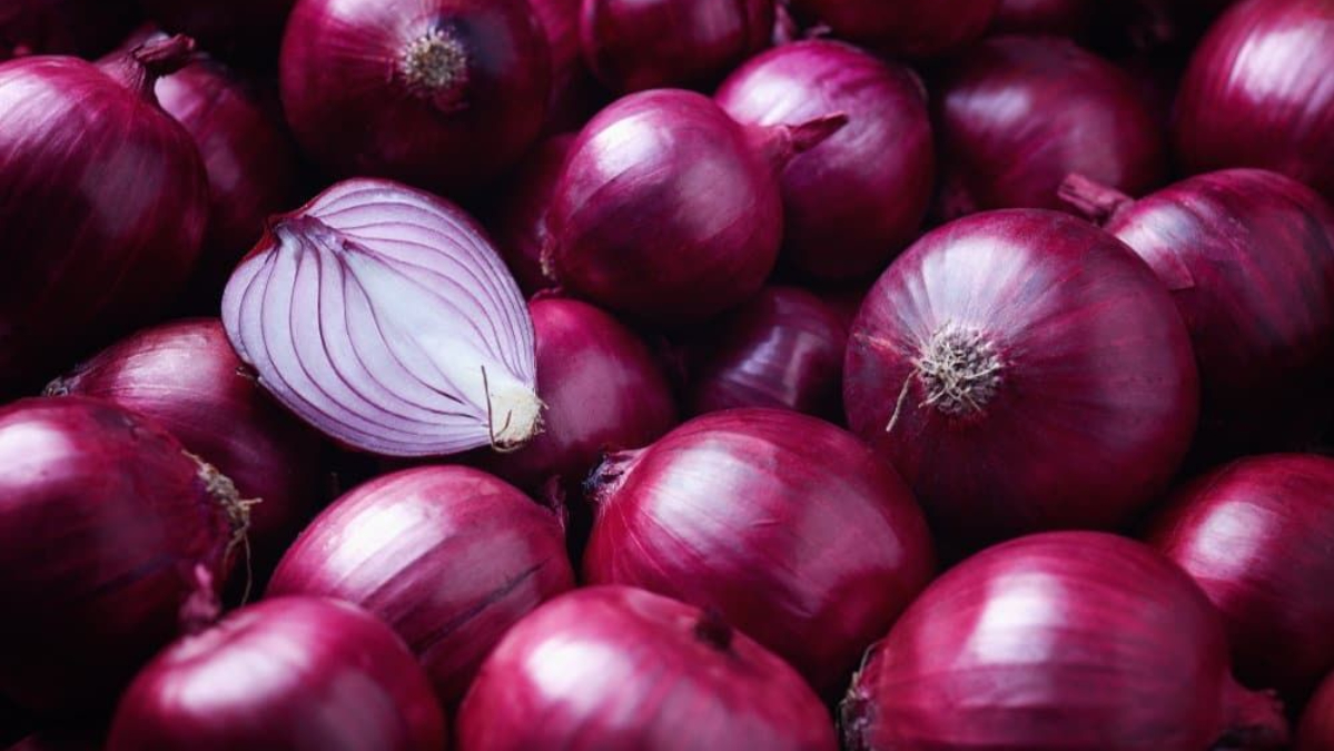Mor soğanı kaynatıp her sabah için, o sağlık sorununu tarihe gömün…